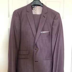 Paisley & Gray Wine Solid Suit